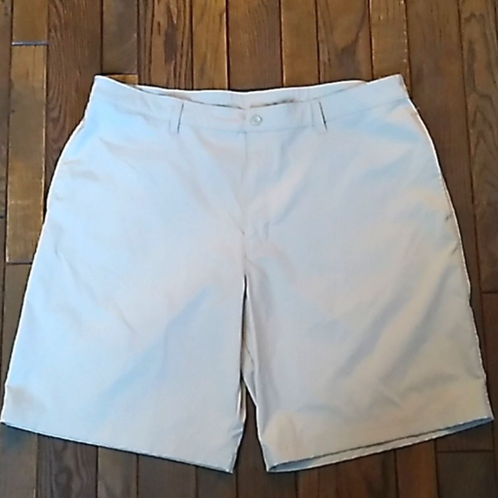 Champion Mens Khaki Shorts. NWOT